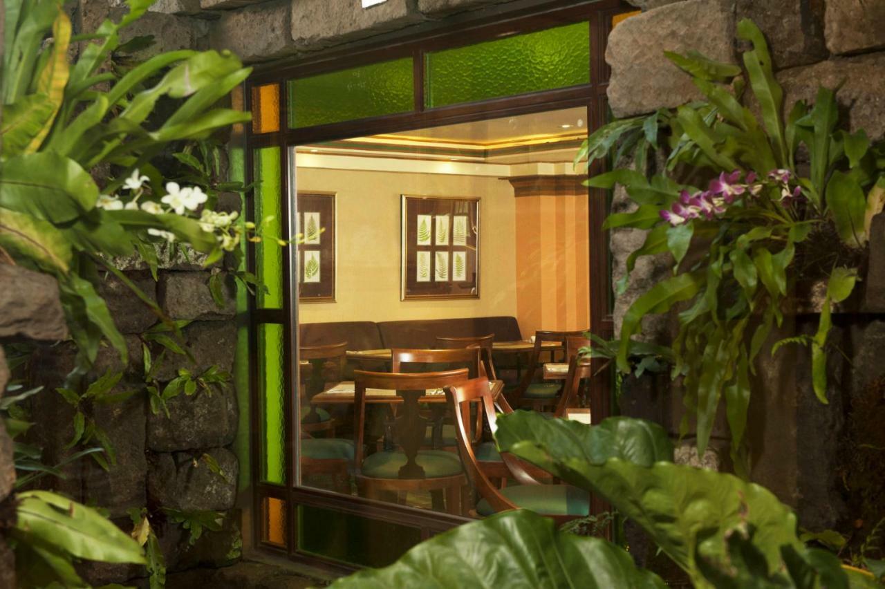 Herald Suites Makati City Exterior foto